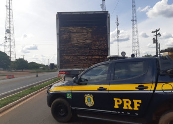 Em Picos, polícia apreende carga de madeira ilegal vinda do Pará